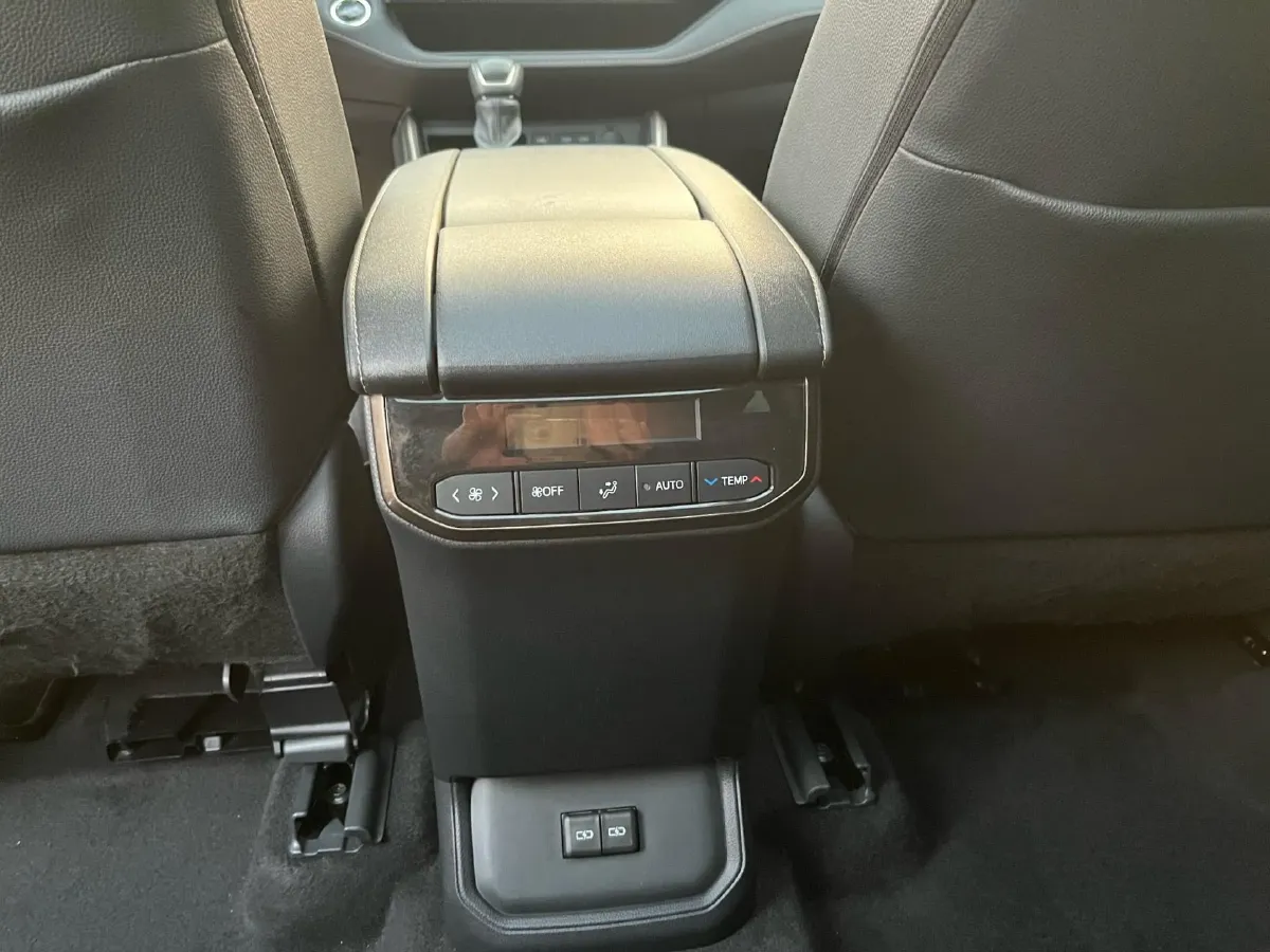 2023 Toyota Highlander 2.5L 189HP L4 E-CVT Hybrid,autocango,china used car exporter,china ev exporter,chinese used car exporter,chinese used ev exporter