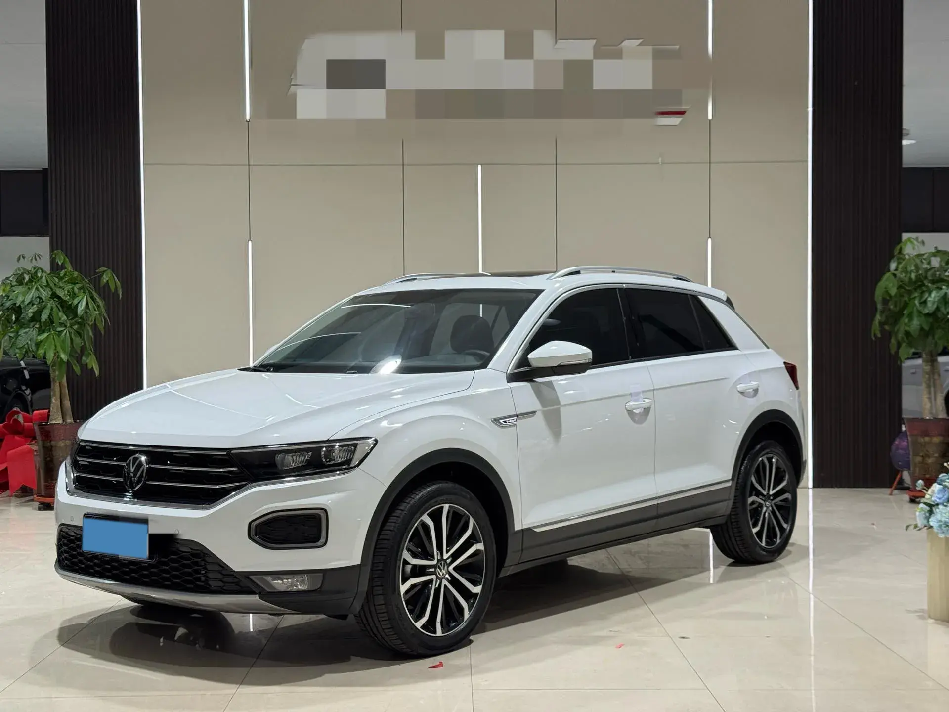 2022 VOLKSWAGEN T-ROC view 1