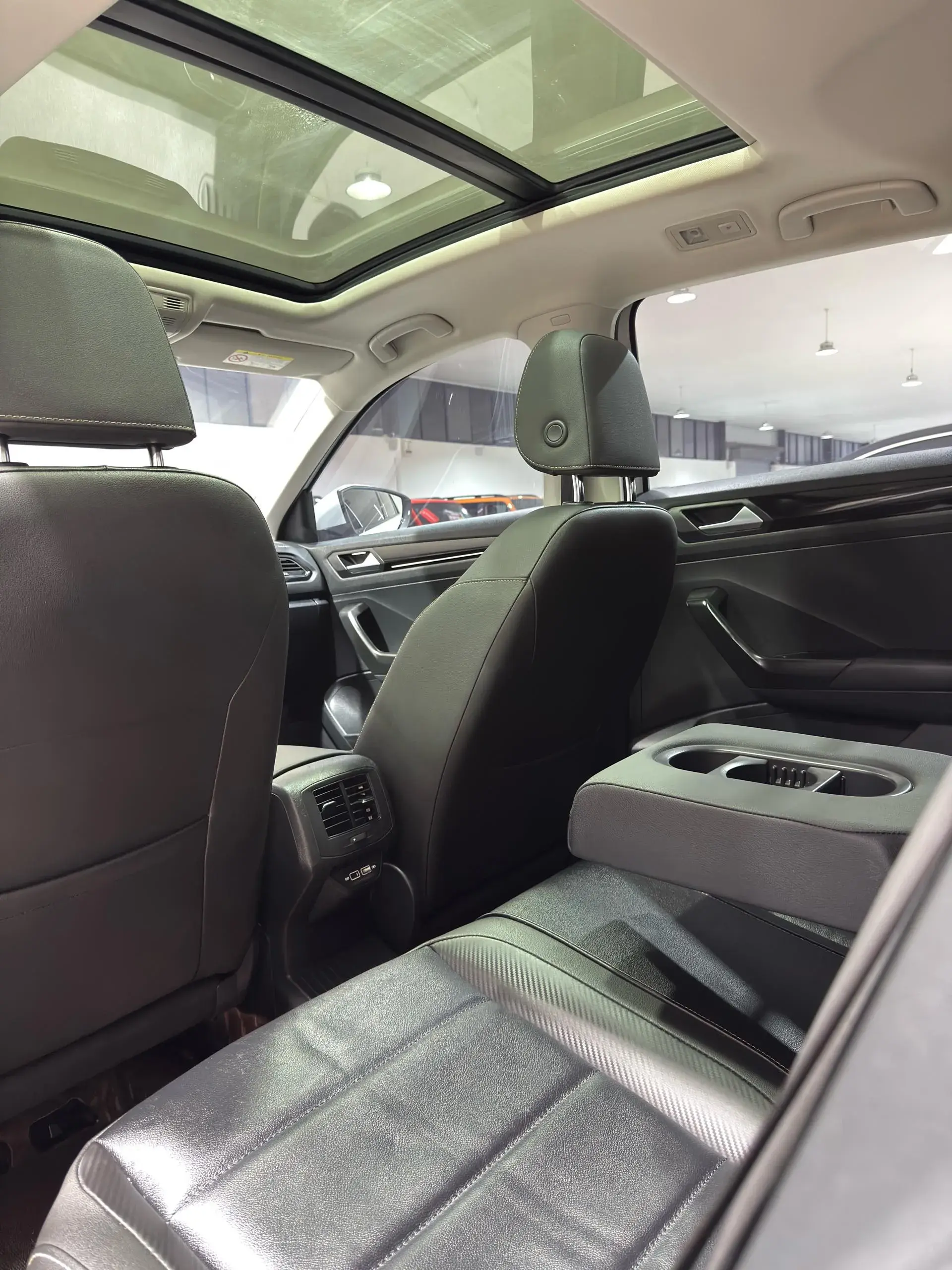 2022 VOLKSWAGEN T-ROC thumbnail 3