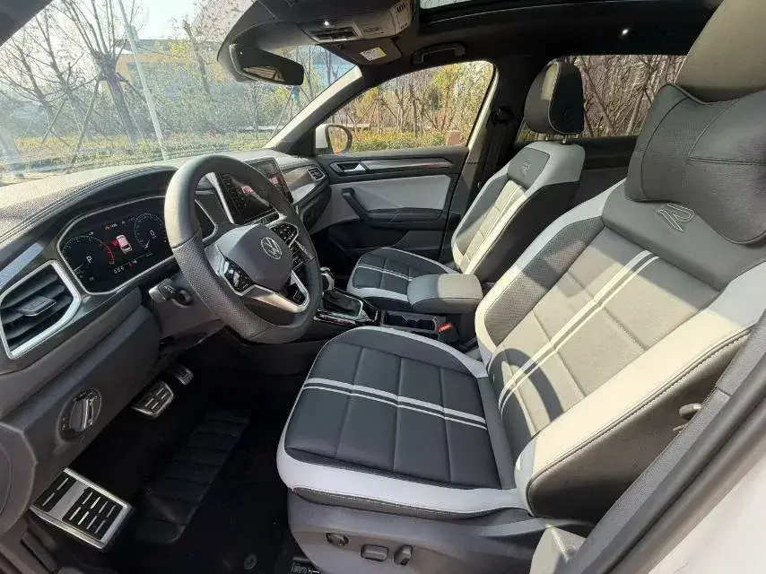 2023 VOLKSWAGEN T-ROC thumbnail 4