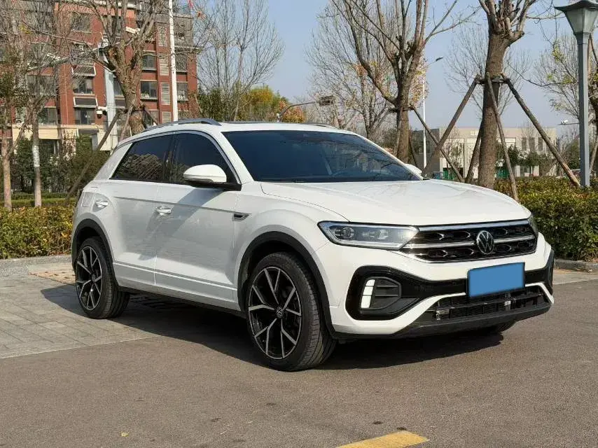 2023 VOLKSWAGEN T-ROC thumbnail 2