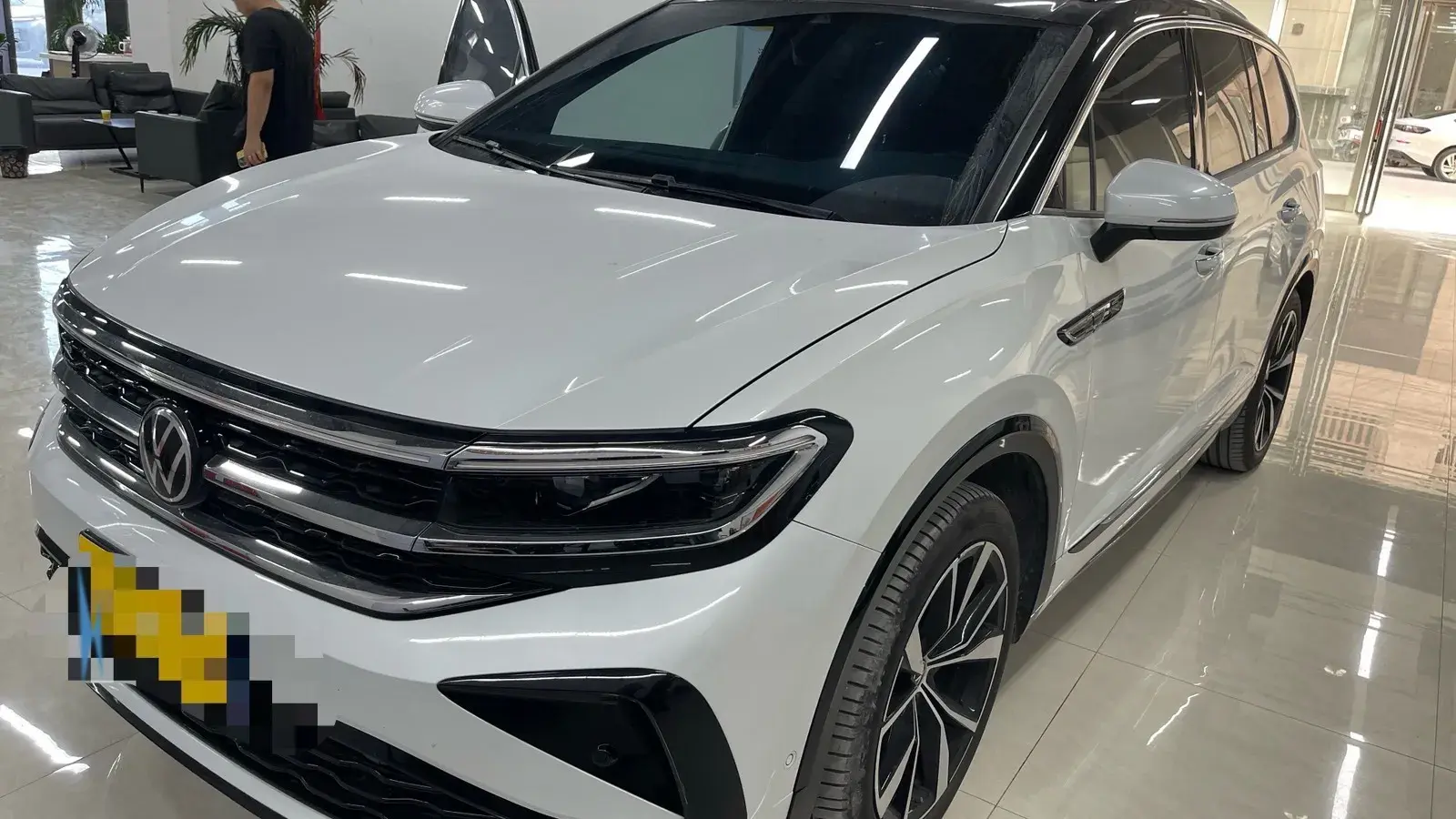 2021 VOLKSWAGEN TALAGON view 1