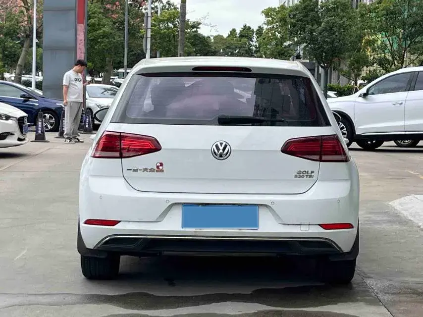 2018 VOLKSWAGEN GOLF thumbnail 2
