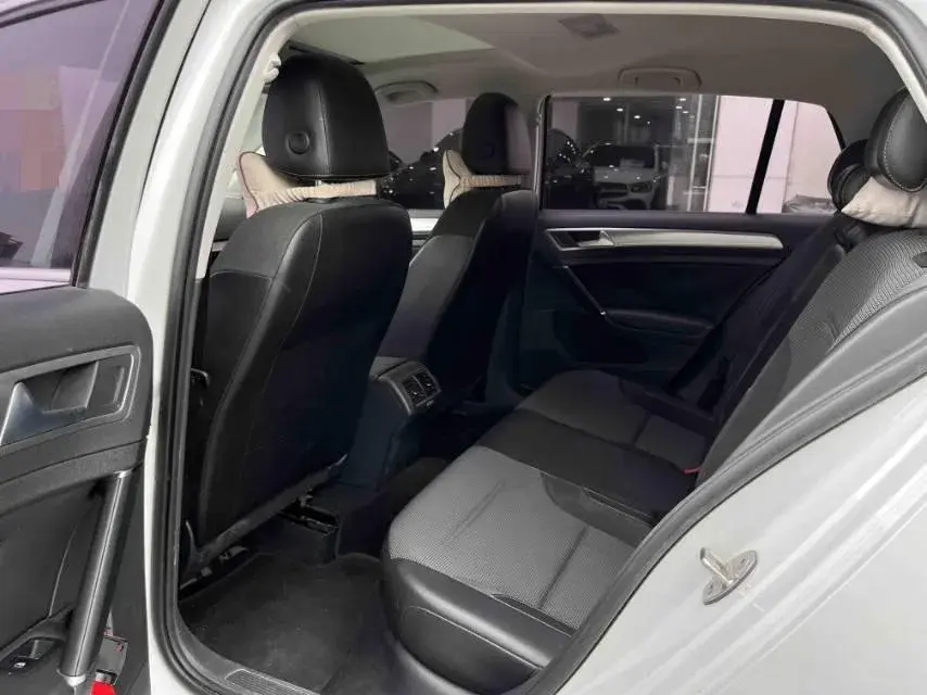 2018 VOLKSWAGEN GOLF thumbnail 4