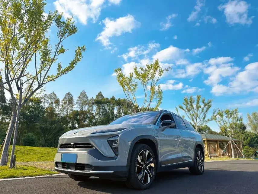 2022 NIO ES6 view 1