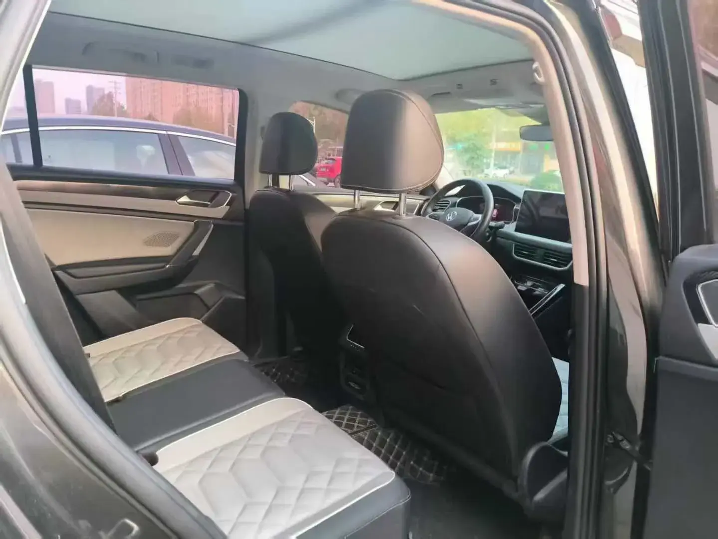 2023 VOLKSWAGEN TAYRON thumbnail 4