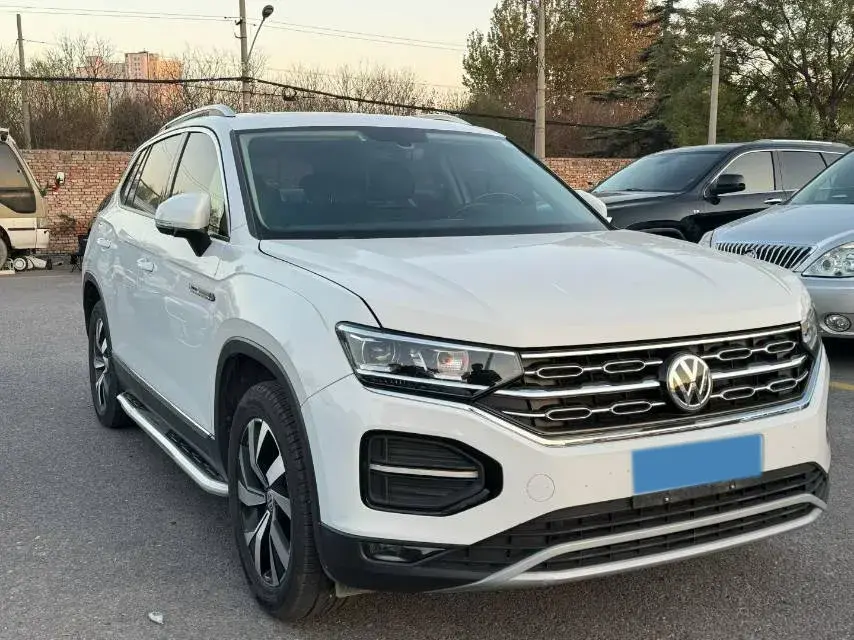 2020 VOLKSWAGEN TAYRON thumbnail 2