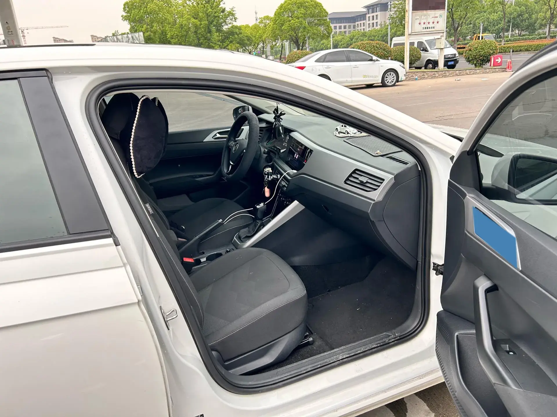 2021 VOLKSWAGEN POLO thumbnail 3