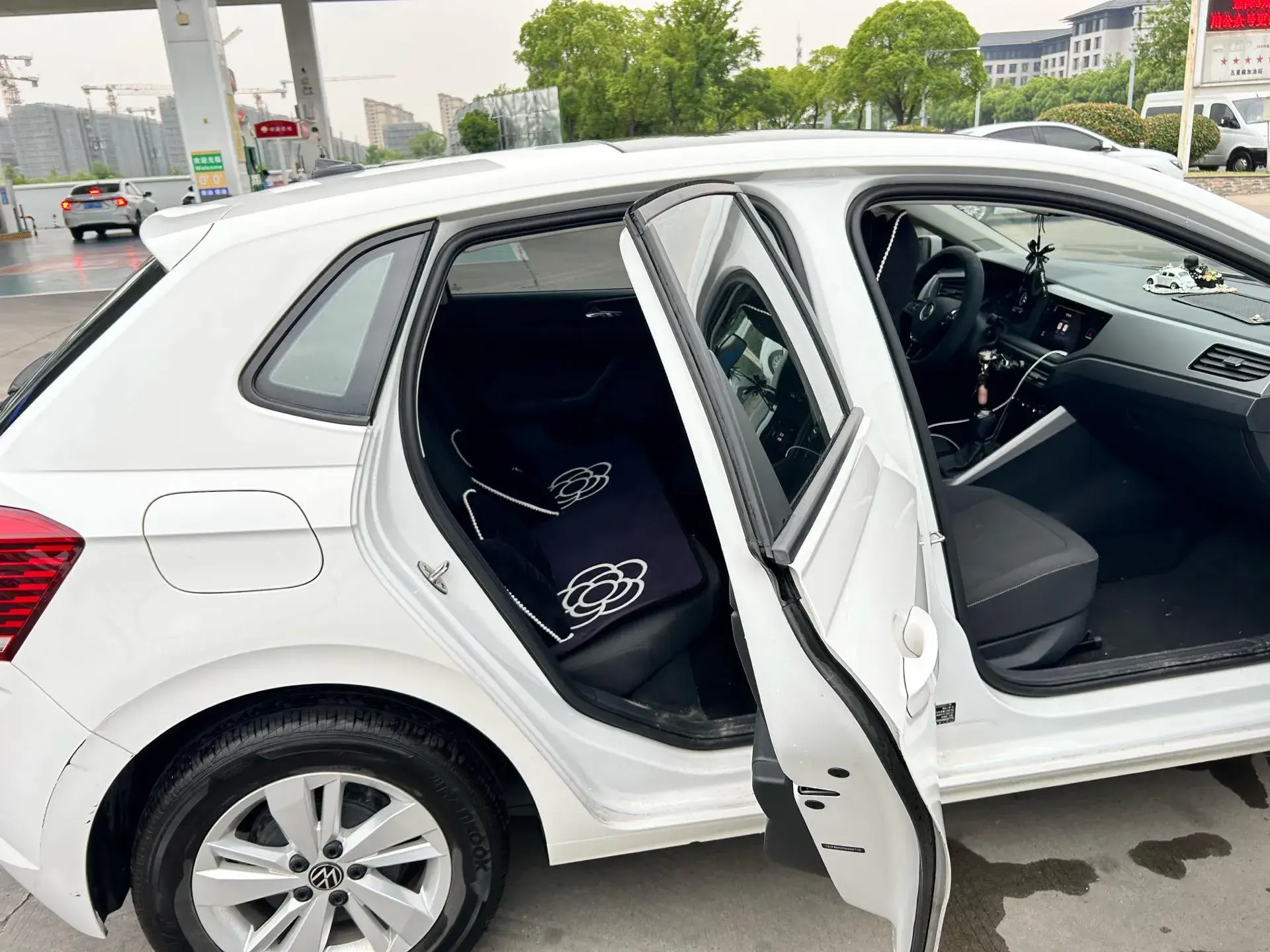 2021 VOLKSWAGEN POLO thumbnail 4