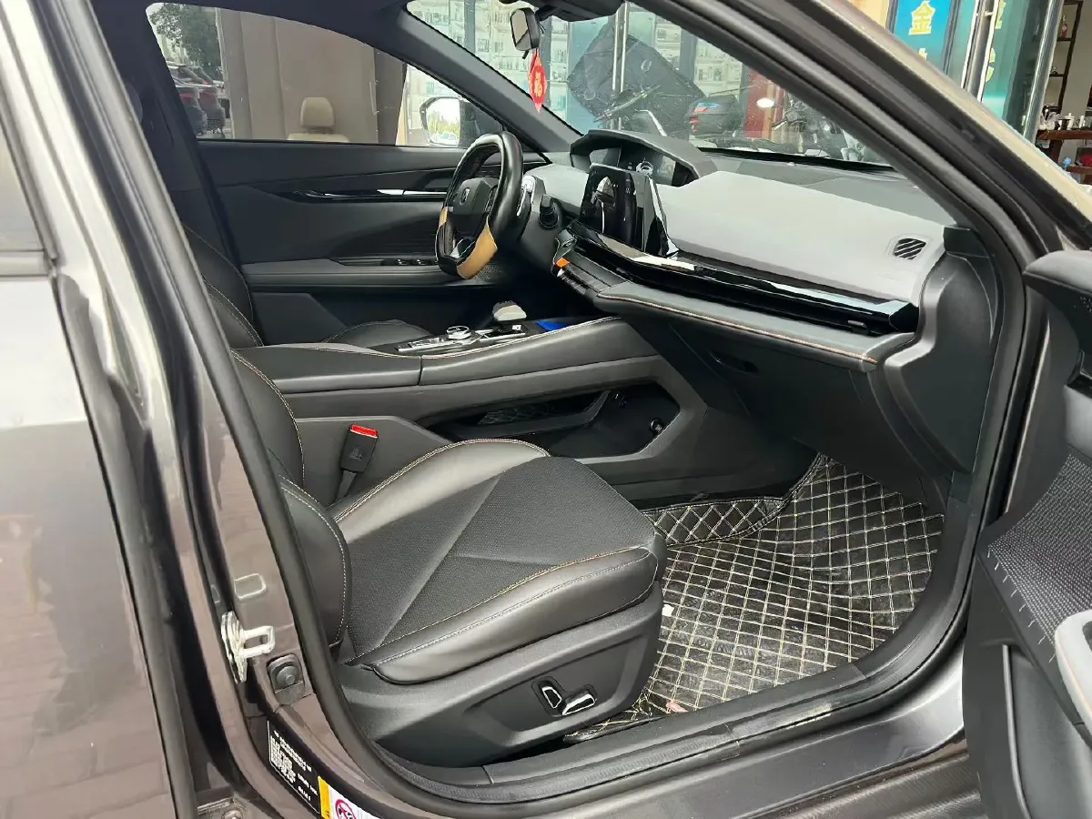 2022 ChangAn UNI-V 1.5T 188HP L4 7DCT,autocango,china used car exporter,china ev exporter,chinese used car exporter,chinese used ev exporter