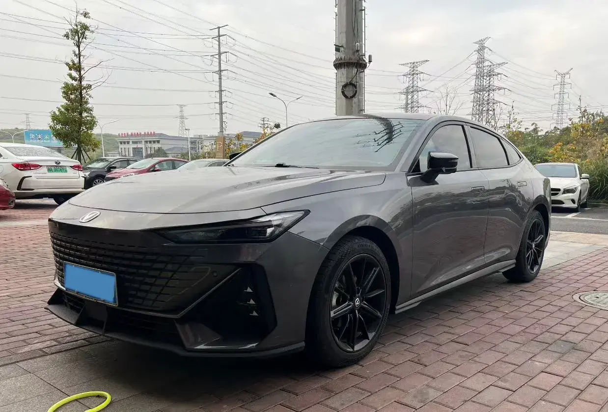 2022 ChangAn UNI-V 1.5T 188HP L4 7DCT 2022 ChangAn UNI-V 1.5T 188HP L4 7DCT