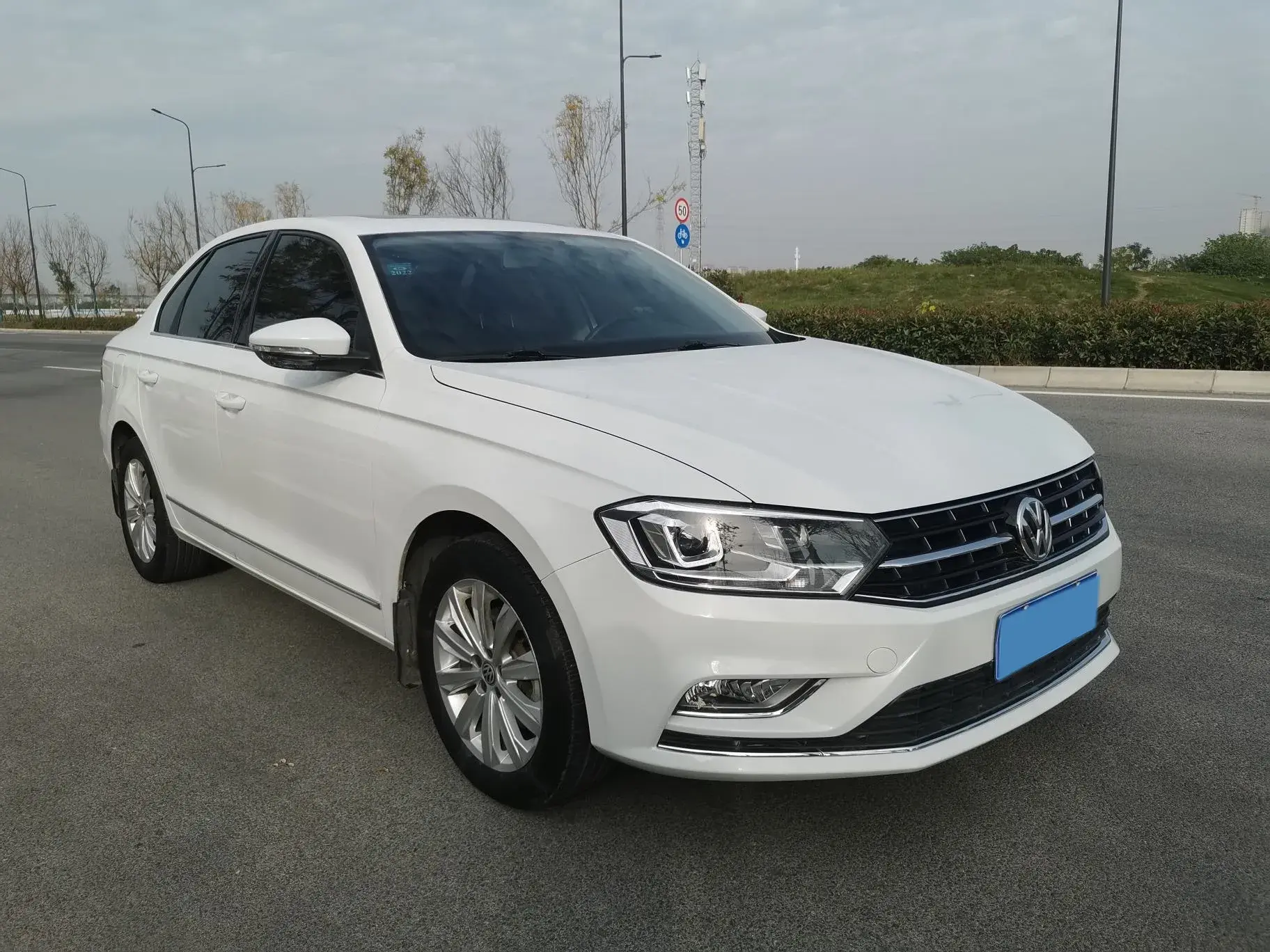 2018 VOLKSWAGEN BORA thumbnail 3