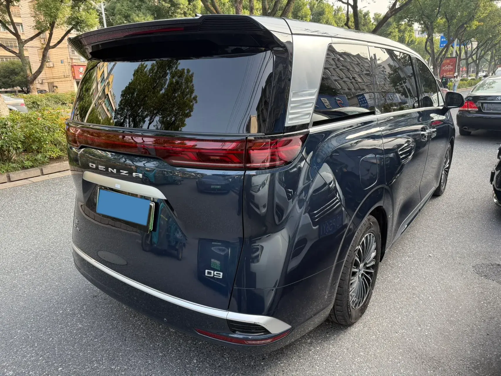2022 DENZA D9 thumbnail 3