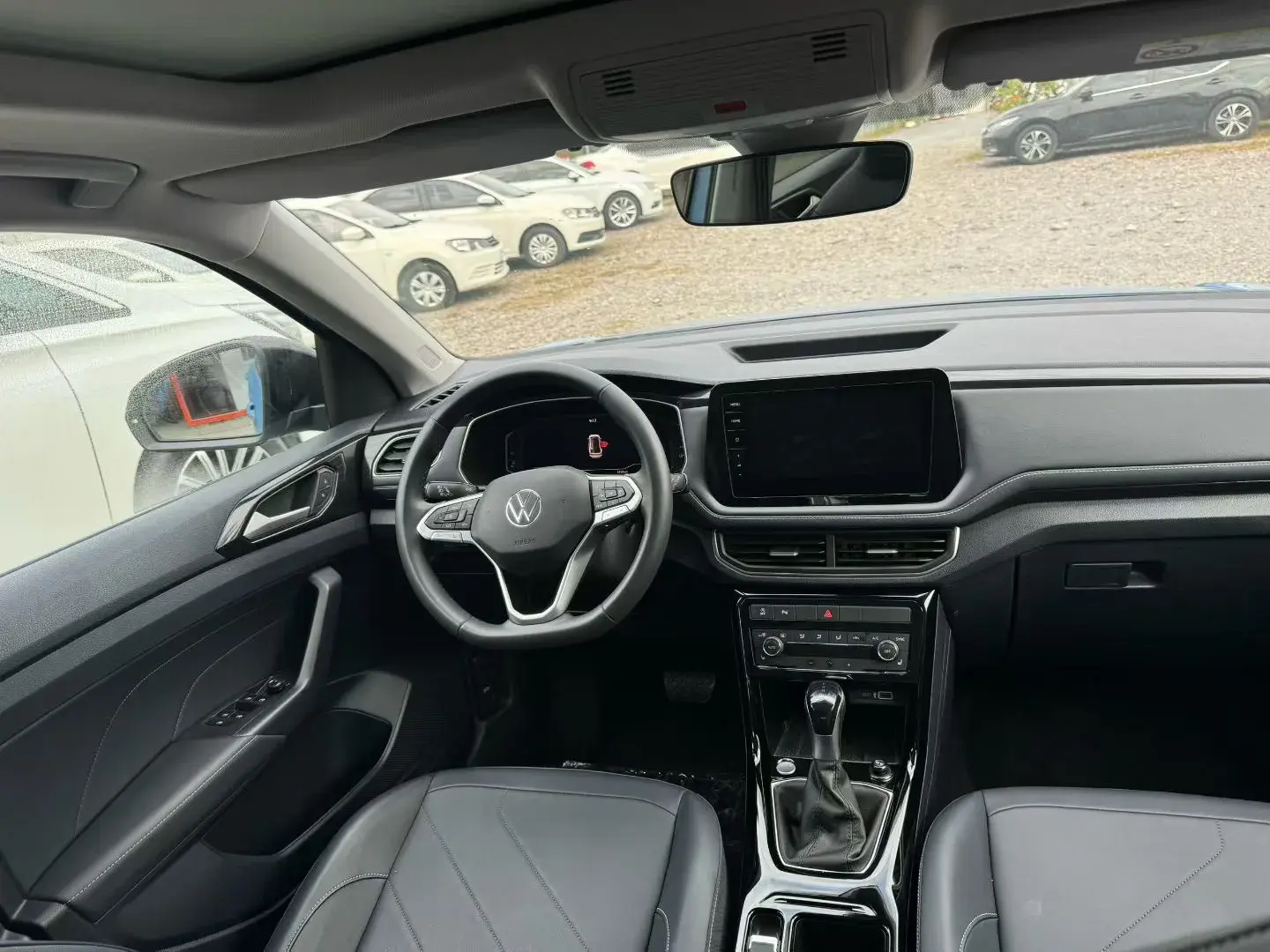 2025 VOLKSWAGEN THARU thumbnail 4