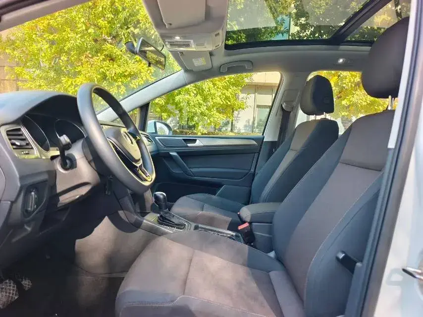 2018 VOLKSWAGEN GOLF thumbnail 4