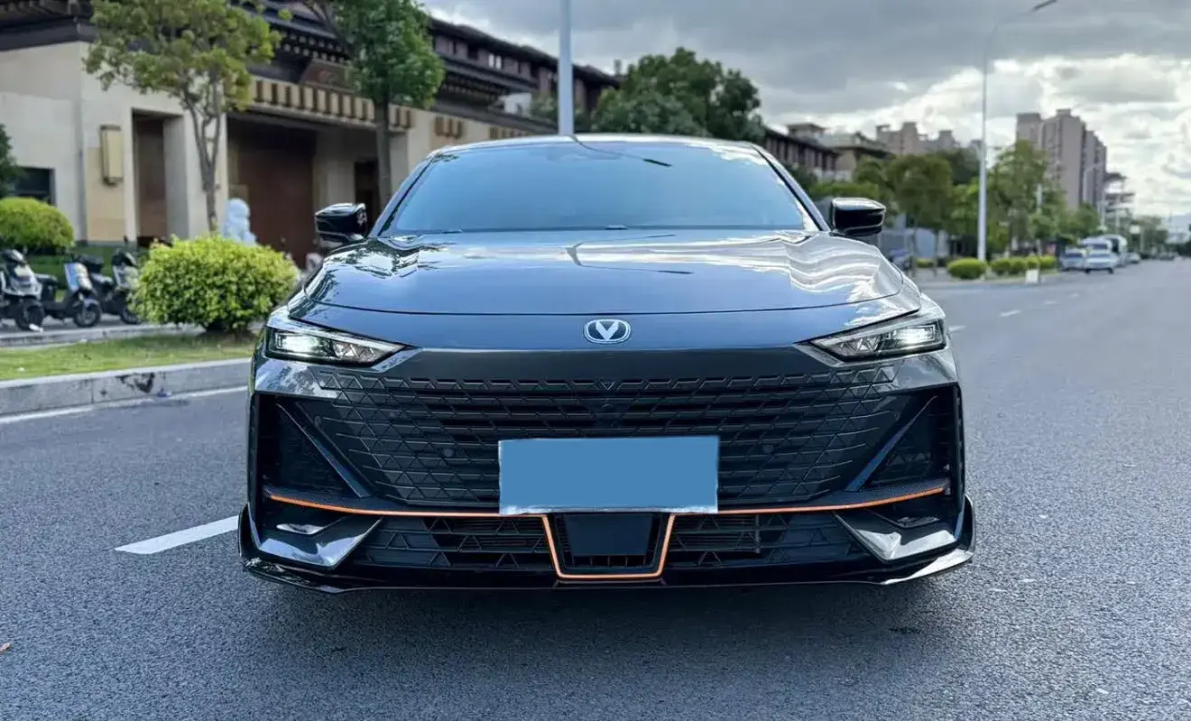 2023 CHANGAN UNI-V thumbnail 2