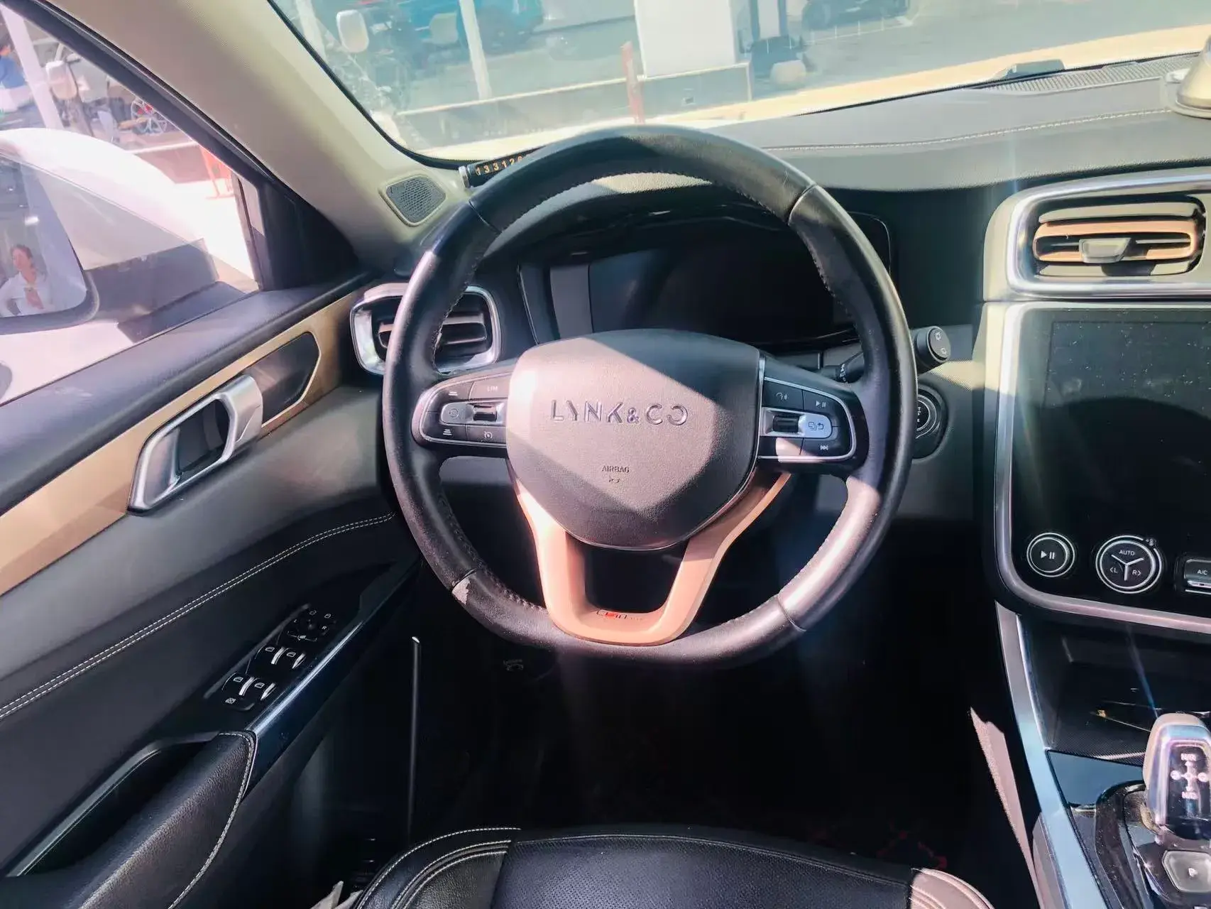 2018 LYNK&CO 01 thumbnail 2