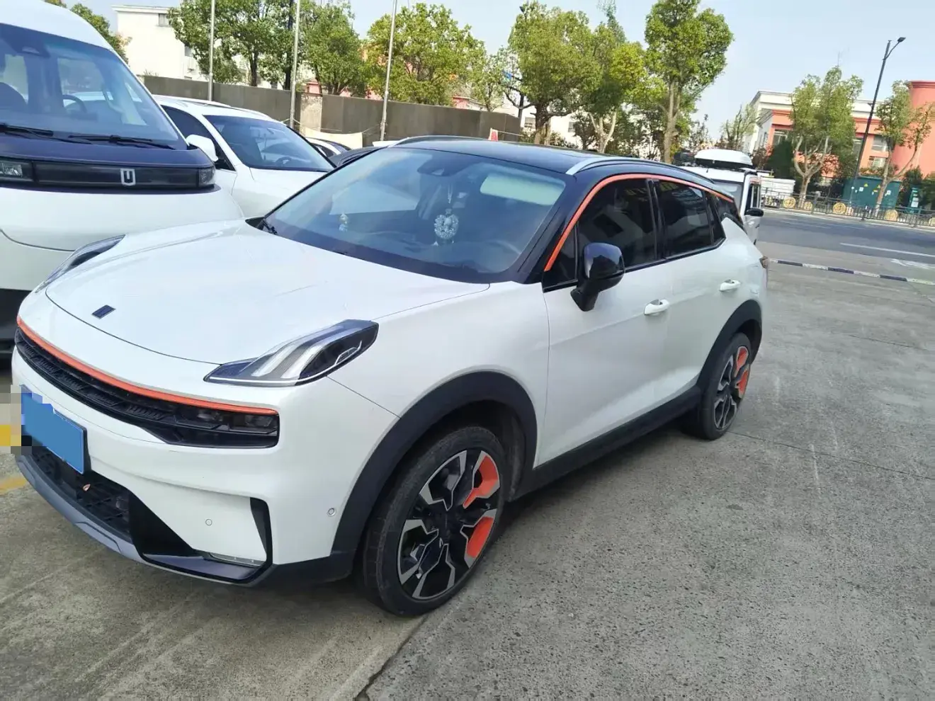 2020 LYNK&CO 06 view 1