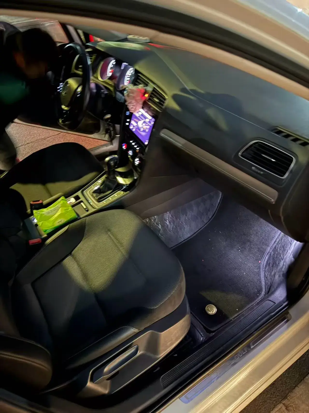 2019 VOLKSWAGEN GOLF thumbnail 3