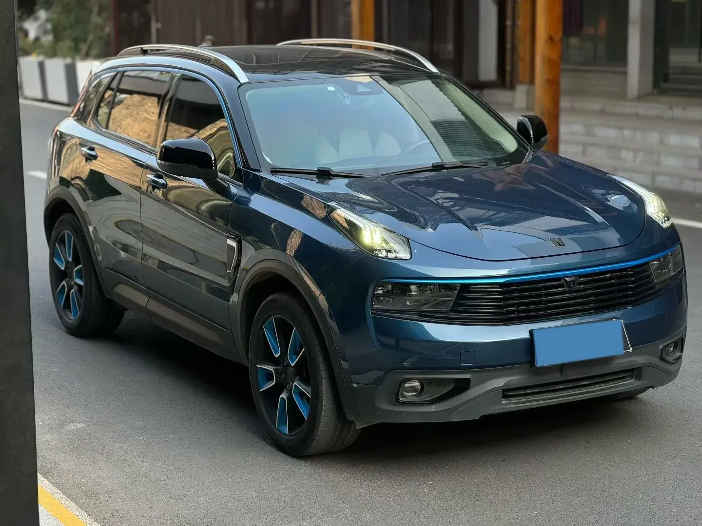 2019 LYNK&CO 01 thumbnail 3