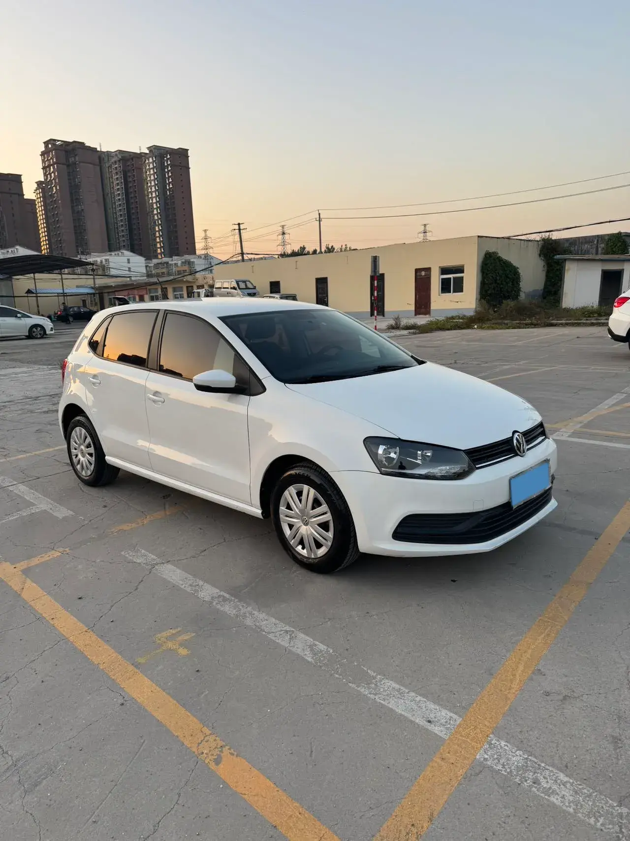 2016 VOLKSWAGEN POLO thumbnail 3