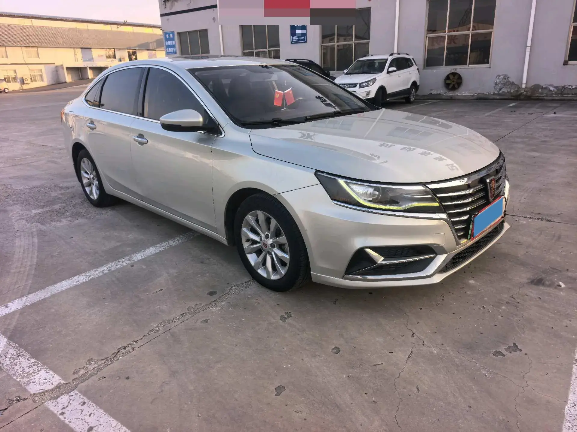 2017 ROEWE I6 thumbnail 2