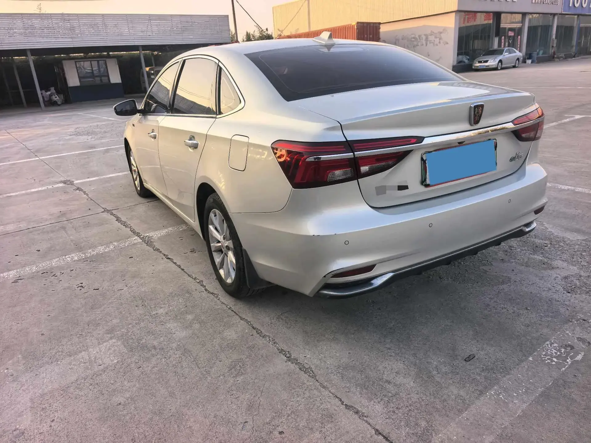 2017 ROEWE I6 thumbnail 3