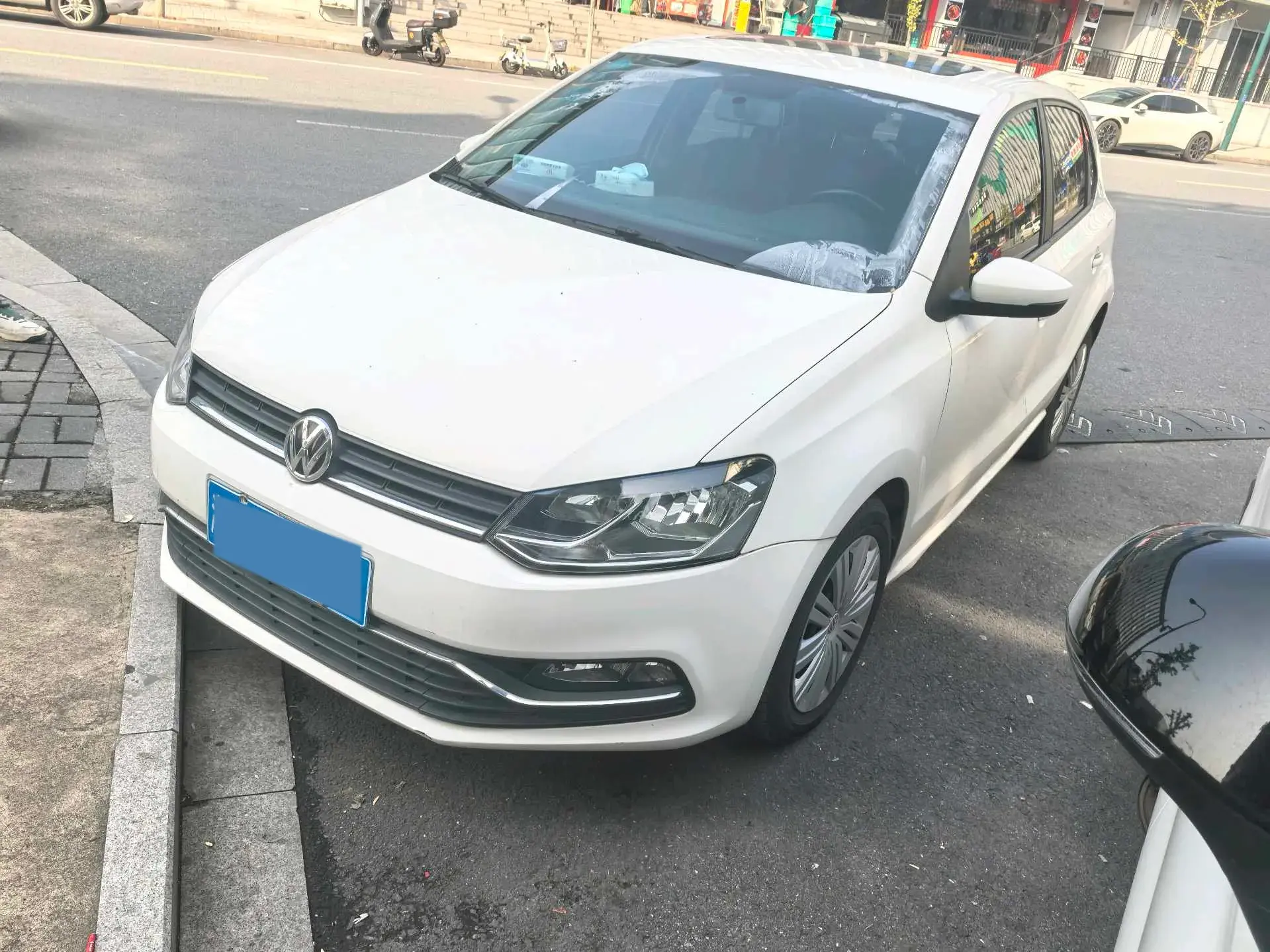 2016 VOLKSWAGEN POLO view 1