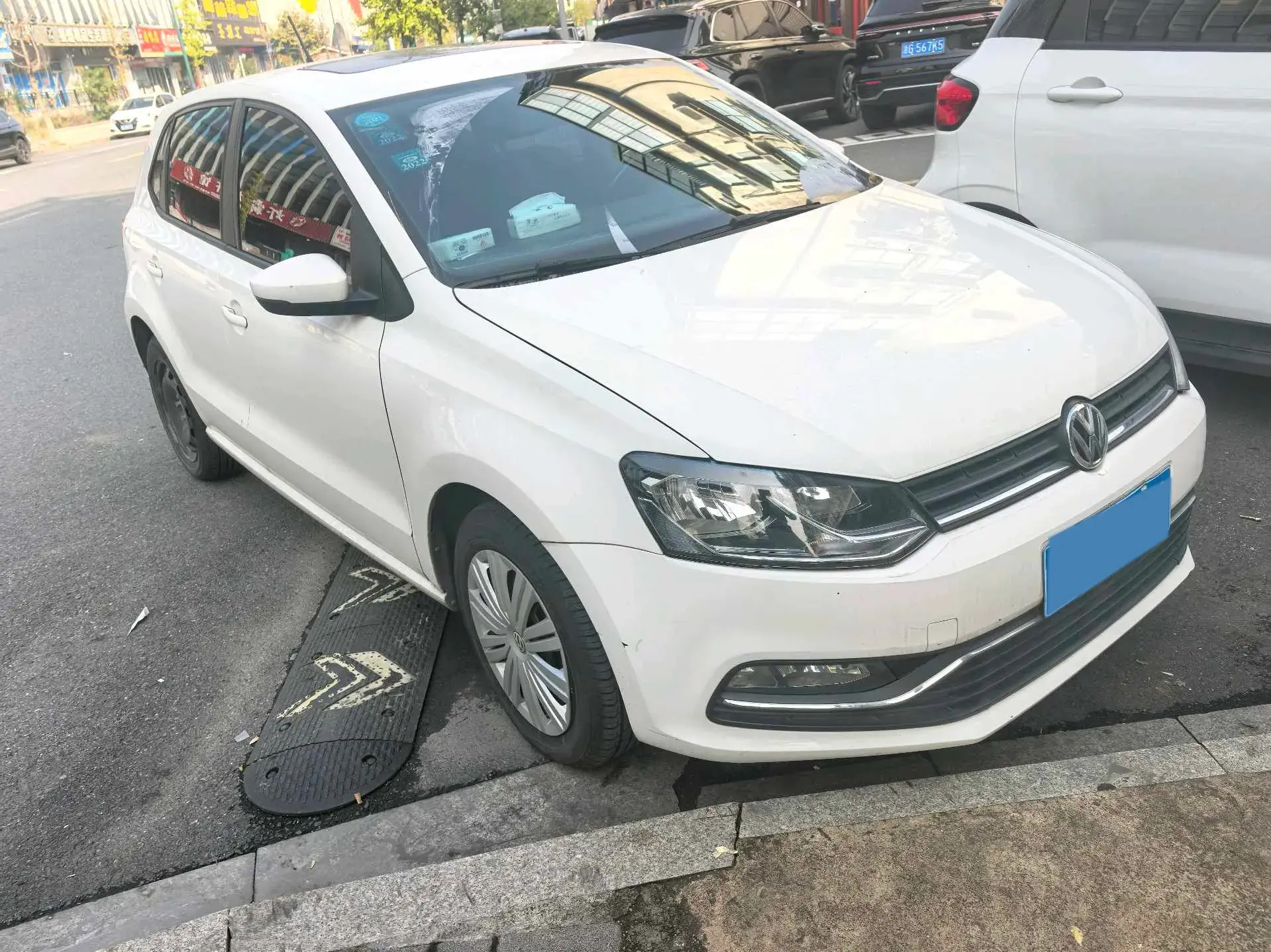 2016 VOLKSWAGEN POLO thumbnail 3