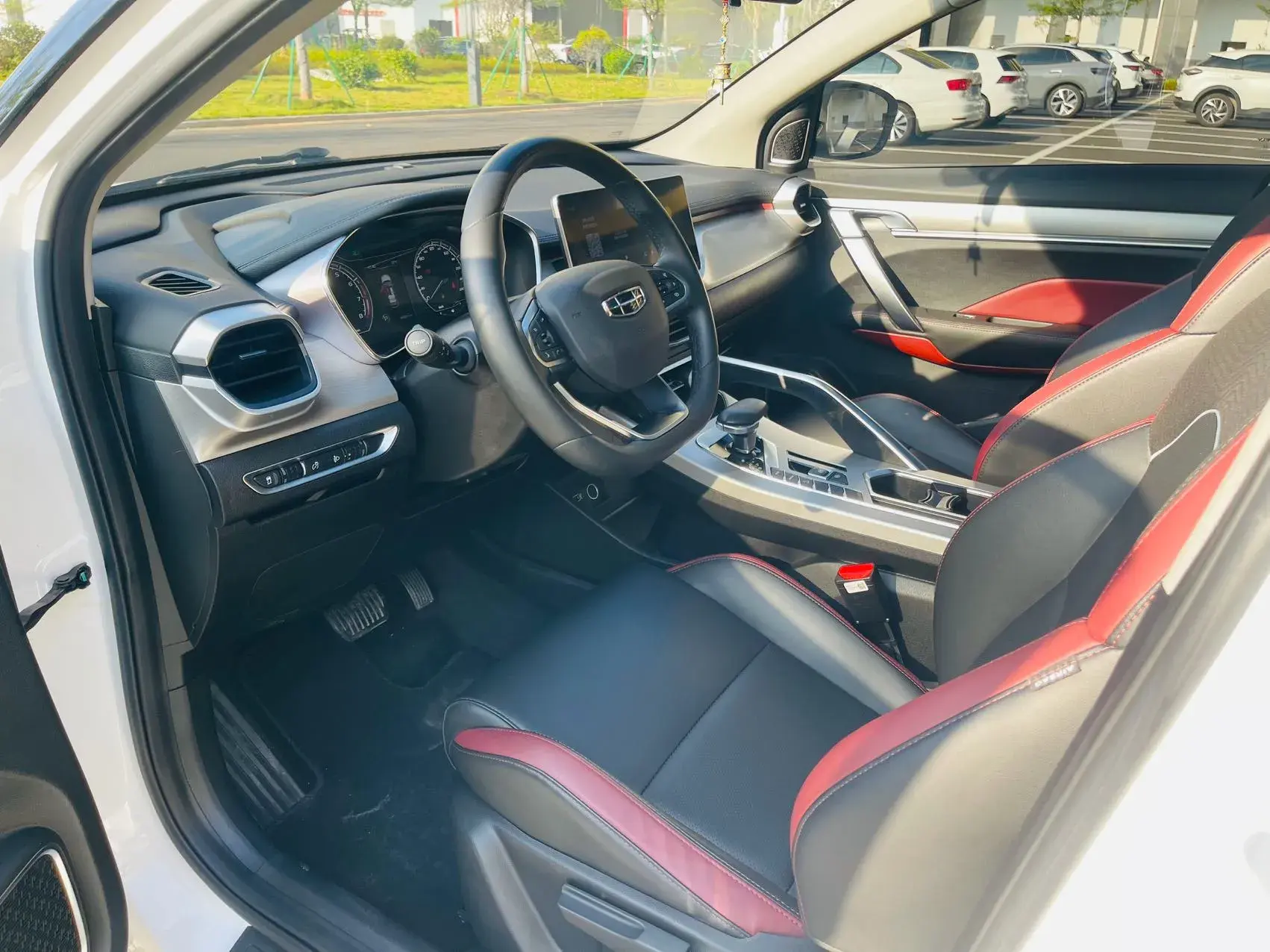 2021 GEELY COOLRAY thumbnail 4