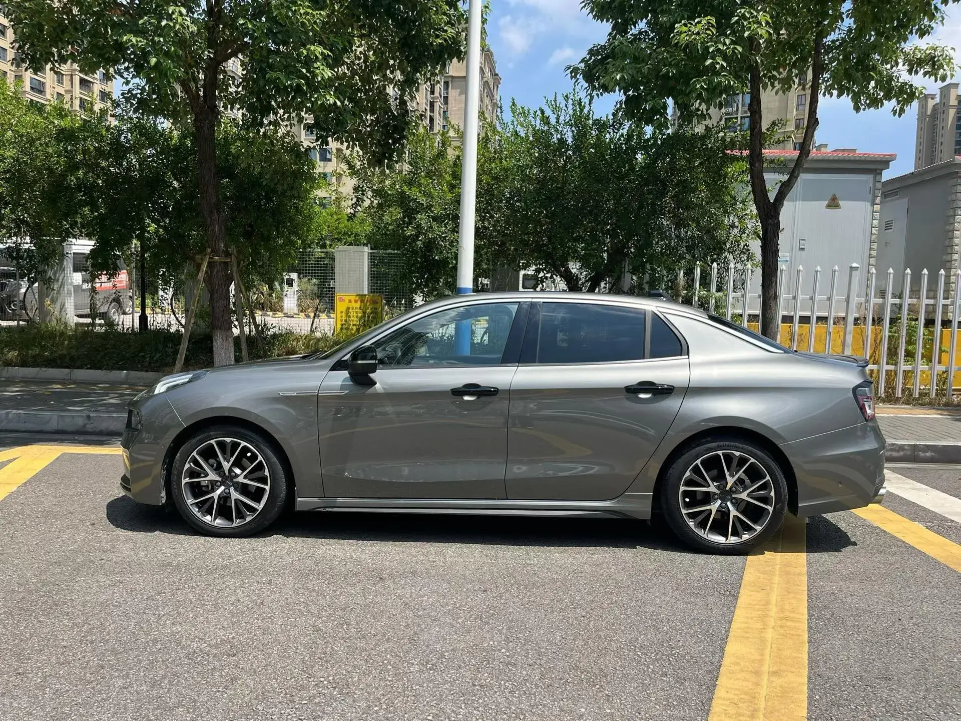 2022 LYNK&CO 03 thumbnail 2