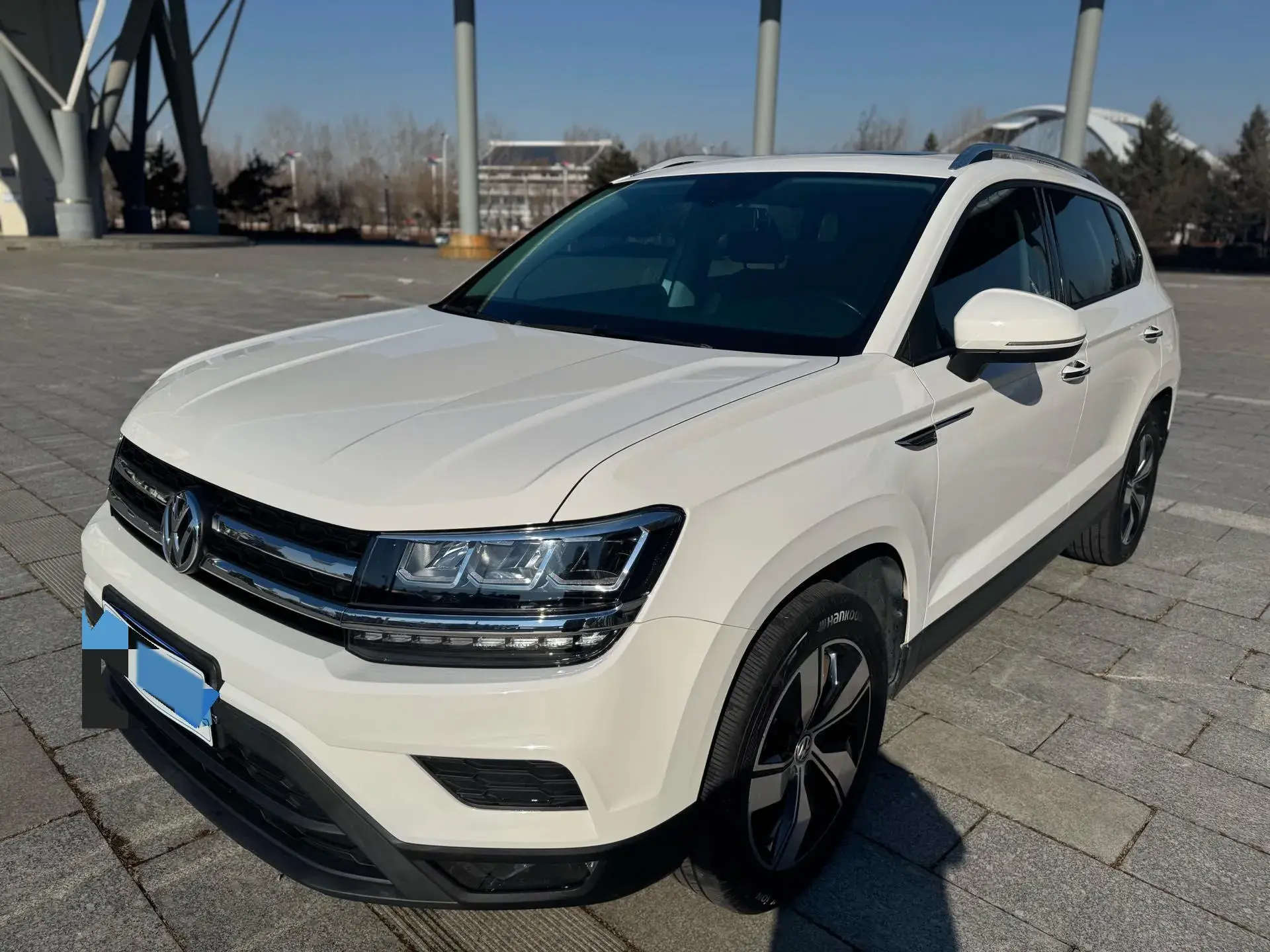 2020 VOLKSWAGEN THARU view 1