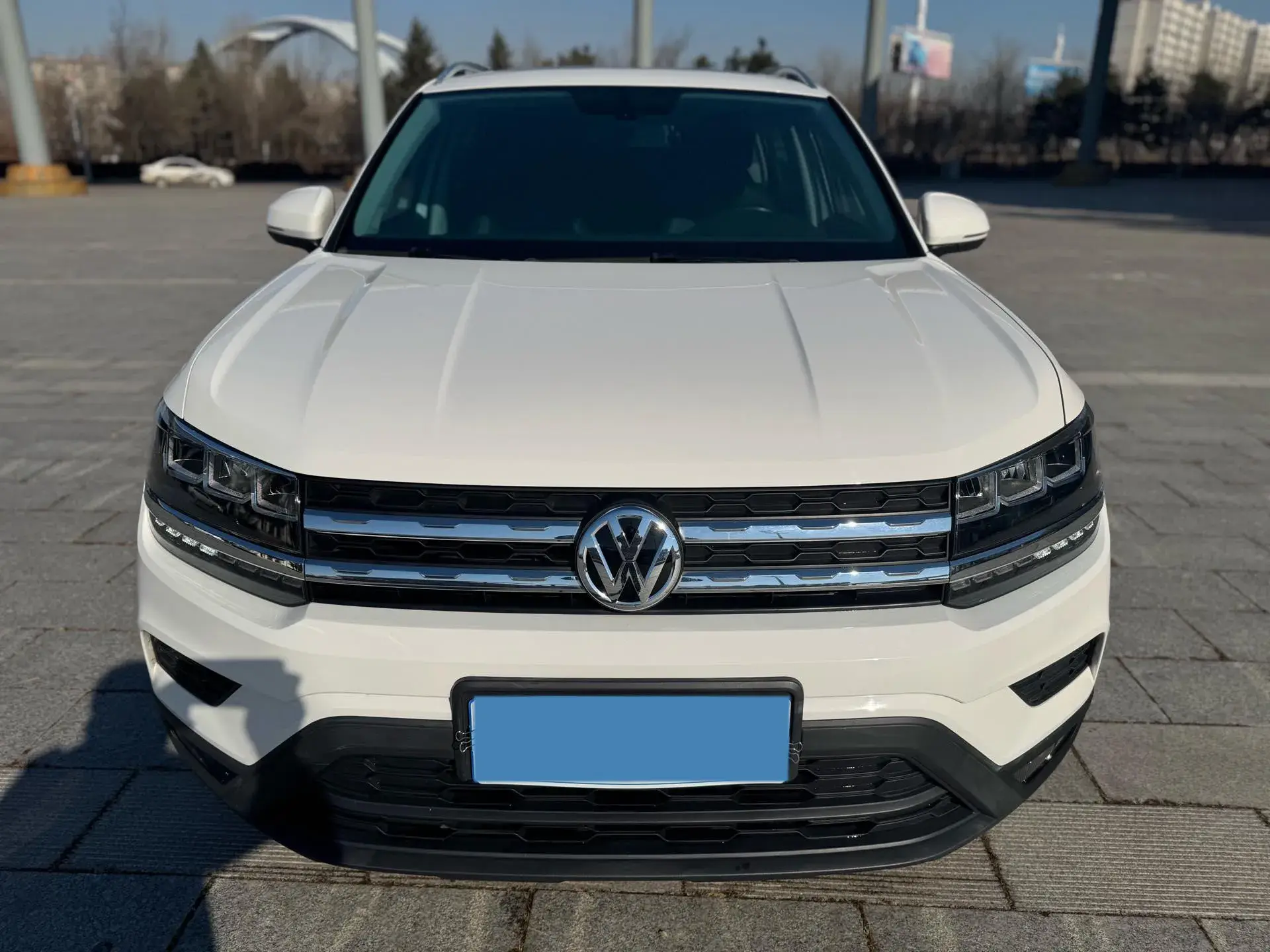 2020 VOLKSWAGEN THARU thumbnail 2