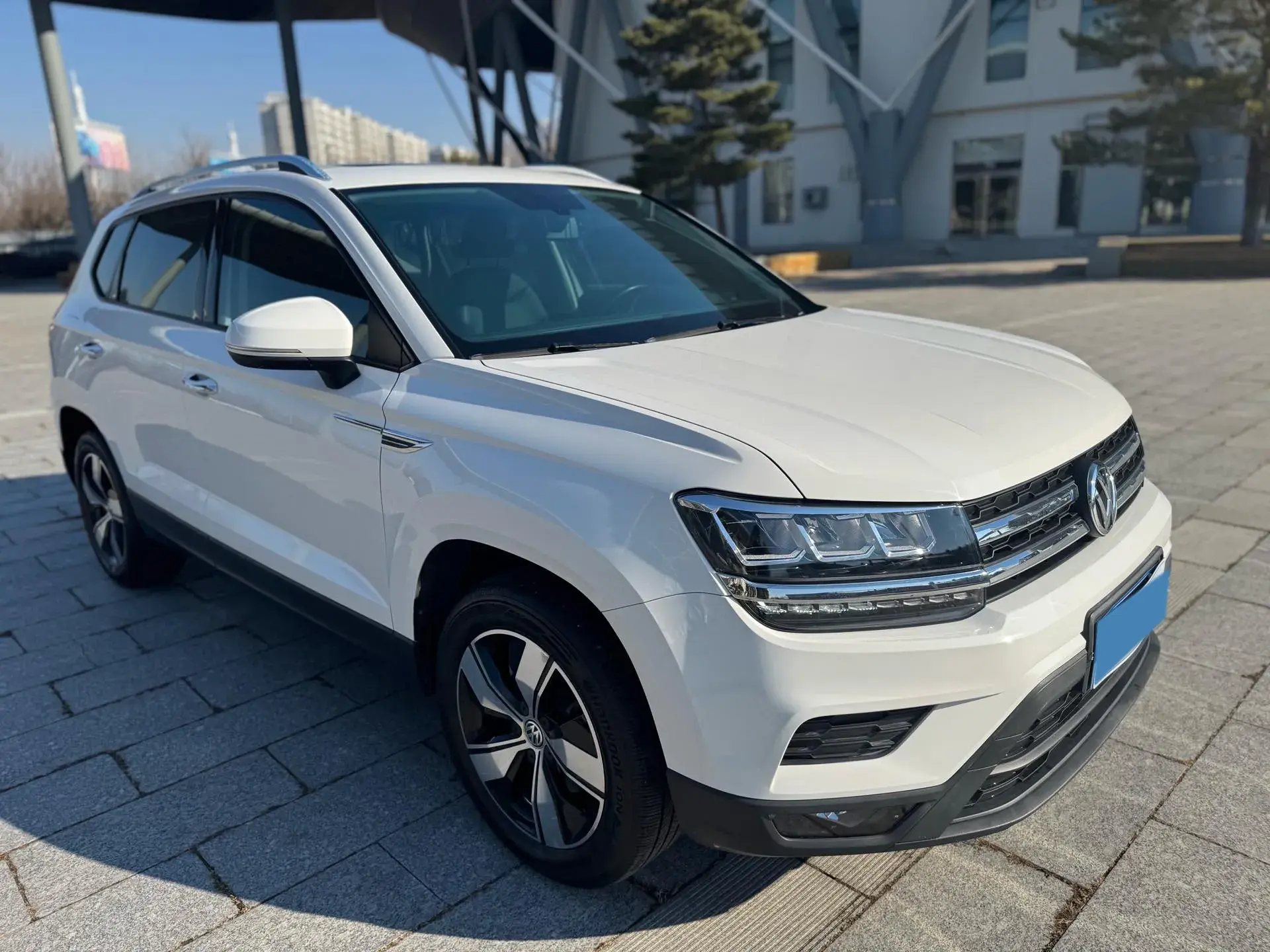 2020 VOLKSWAGEN THARU thumbnail 3