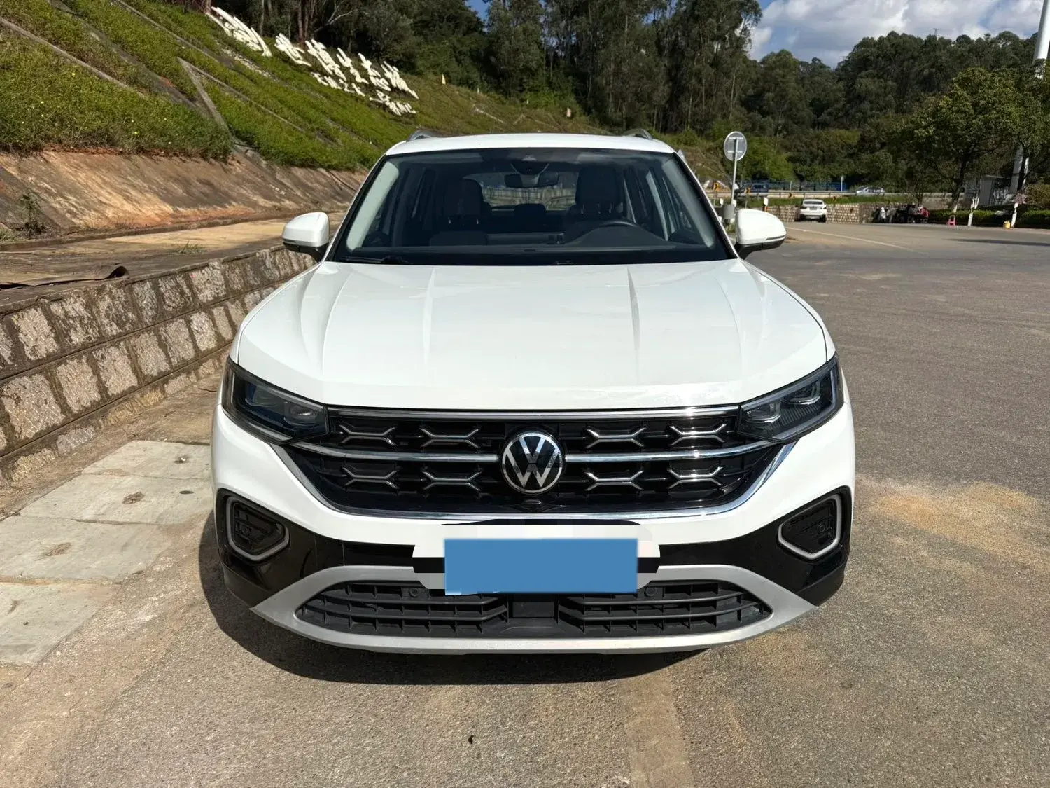 2023 VOLKSWAGEN TAYRON thumbnail 2