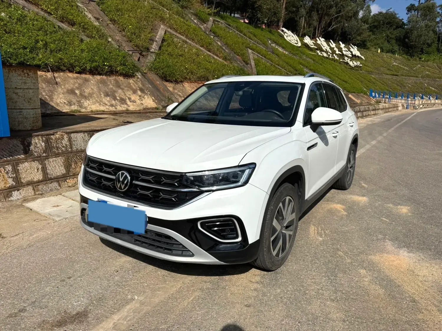 2023 VOLKSWAGEN TAYRON view 1