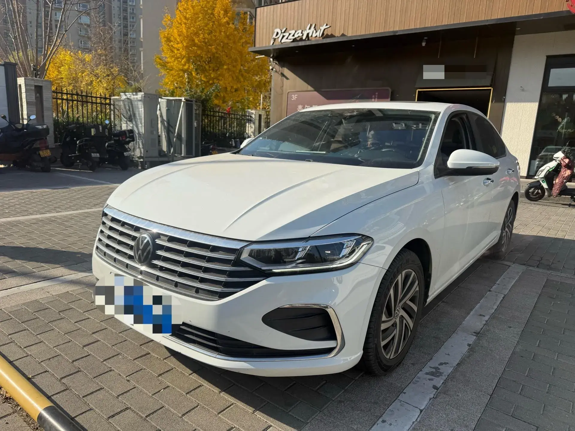 2024 VOLKSWAGEN LAVIDA view 1