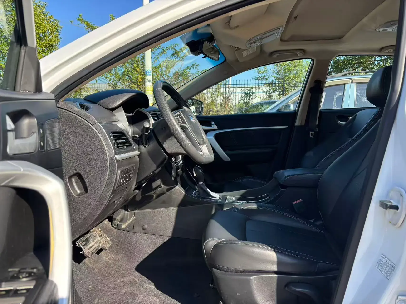 2017 GEELY EMGRAND thumbnail 4