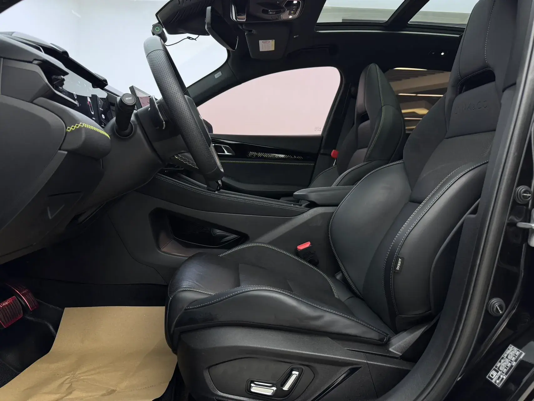 2023 LYNK&CO 03 thumbnail 3