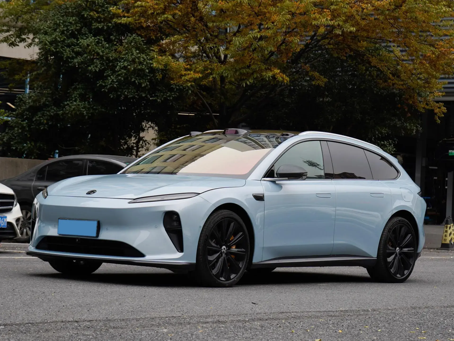 2023 NIO ET5T view 1