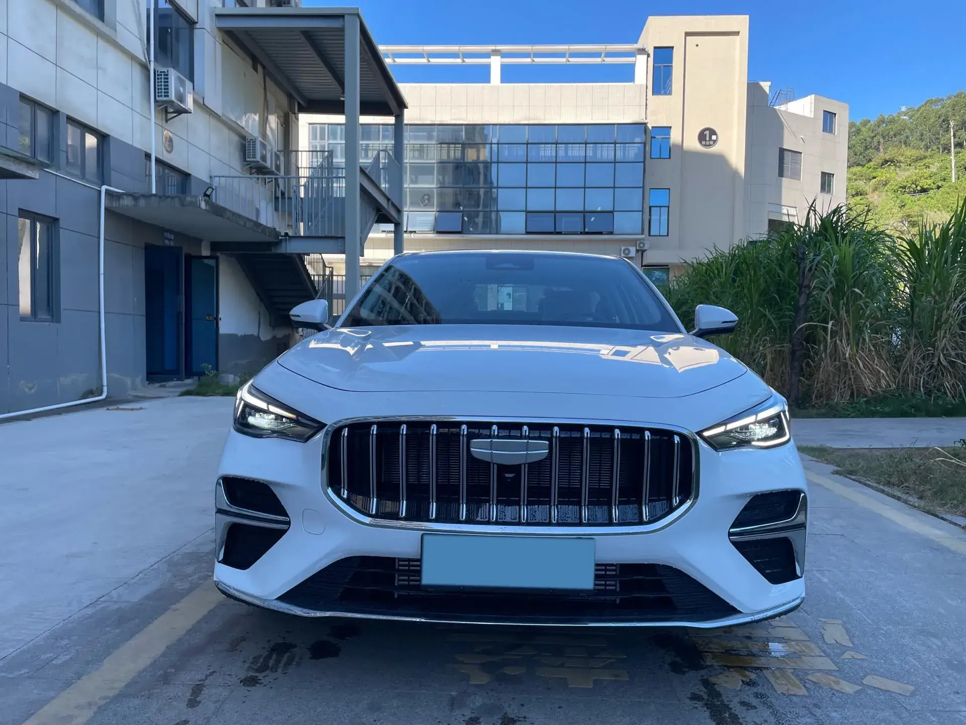 2023 GEELY EMGRAND thumbnail 2