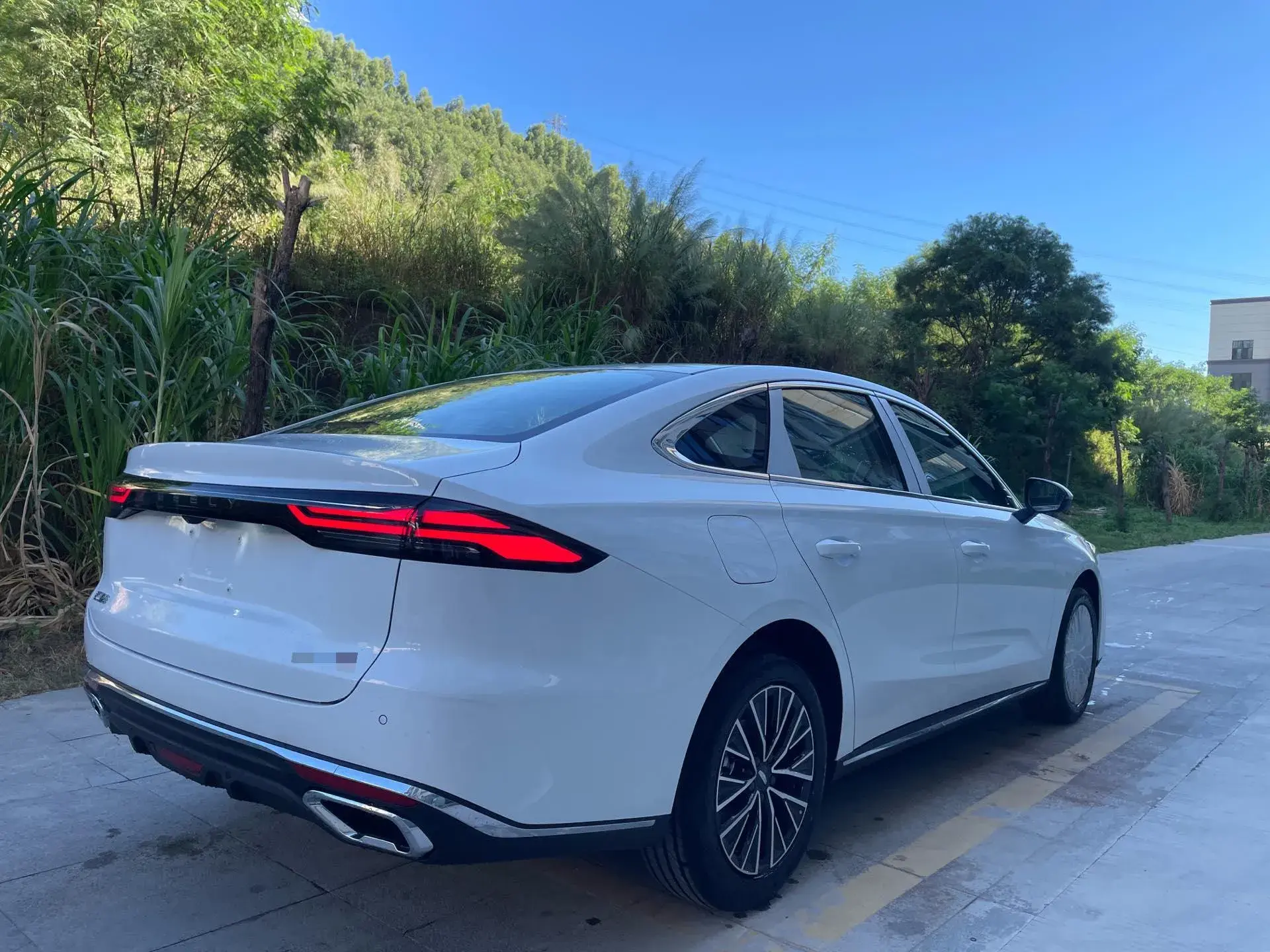 2023 GEELY EMGRAND thumbnail 4