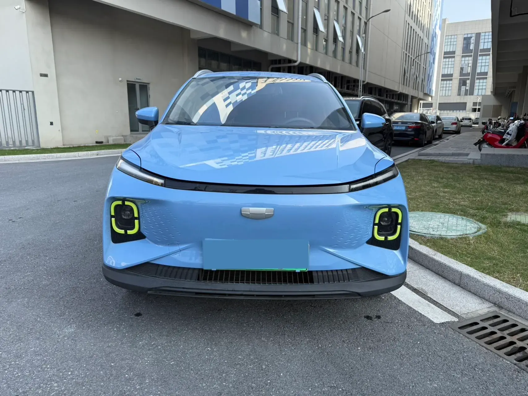 2022 GEOMETRY E thumbnail 3