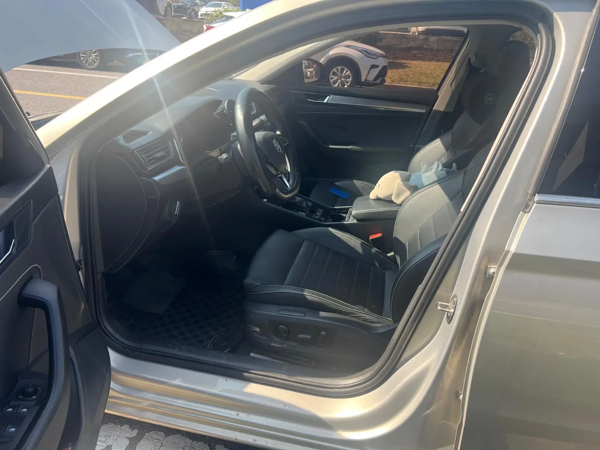 2019 SKODA SUPERB thumbnail 4