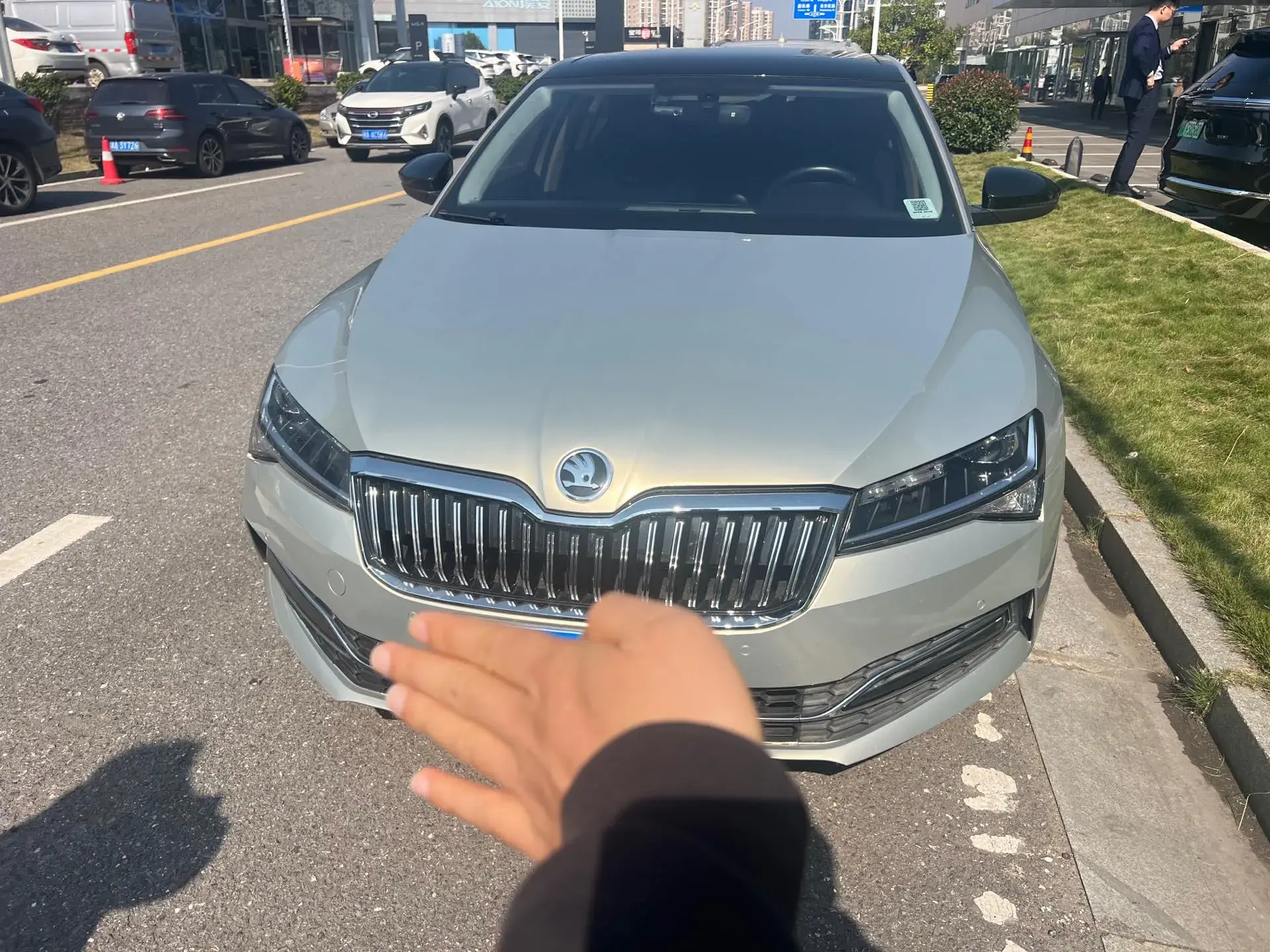 2019 SKODA SUPERB thumbnail 2