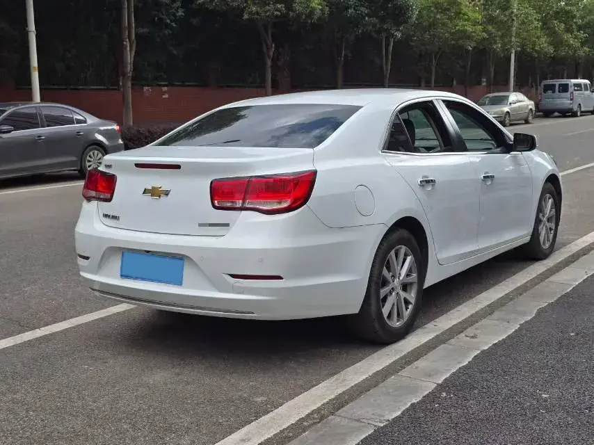 2018 CHEVROLET MALIBU thumbnail 4