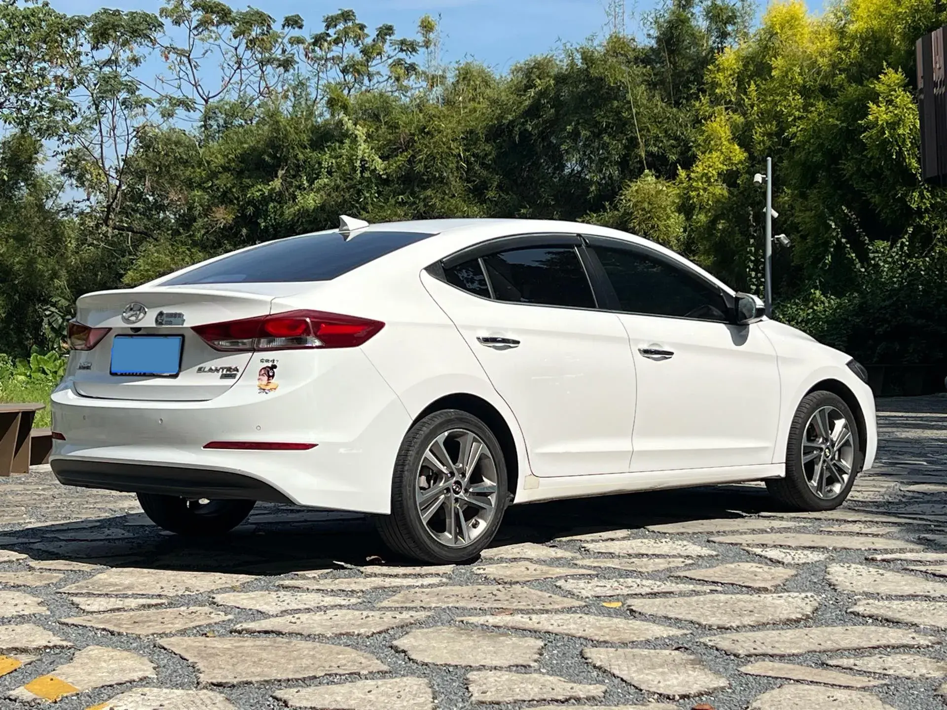 2016 HYUNDAI ELANTRA thumbnail 4