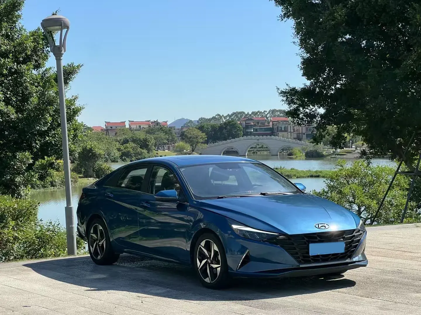 2022 HYUNDAI ELANTRA thumbnail 3