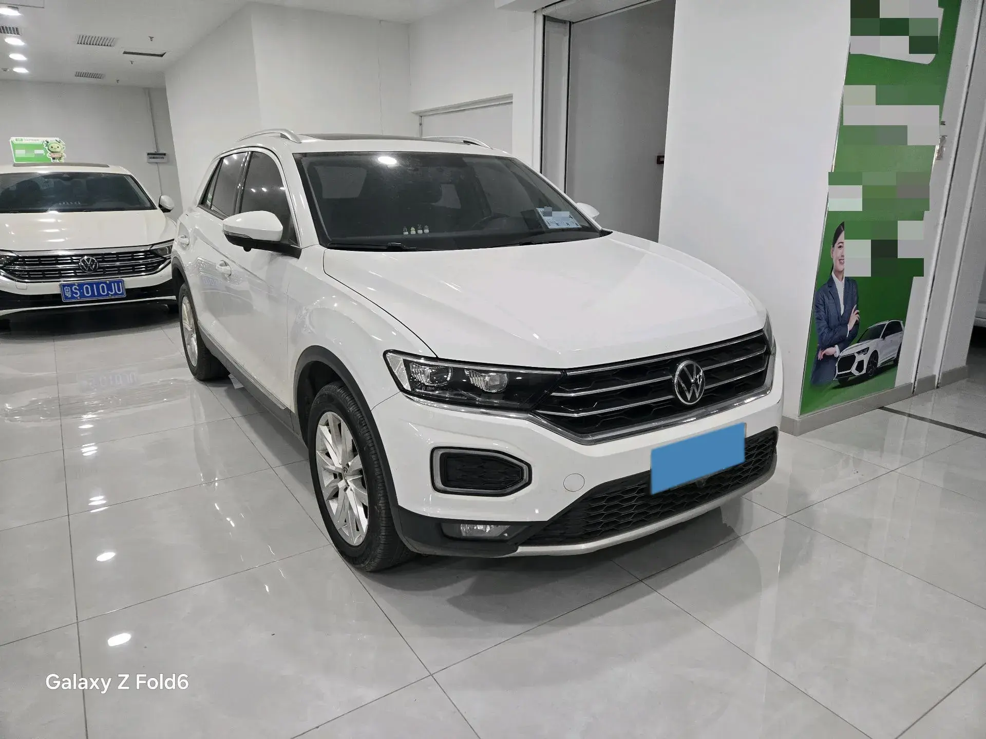 2021 VOLKSWAGEN T-ROC thumbnail 3