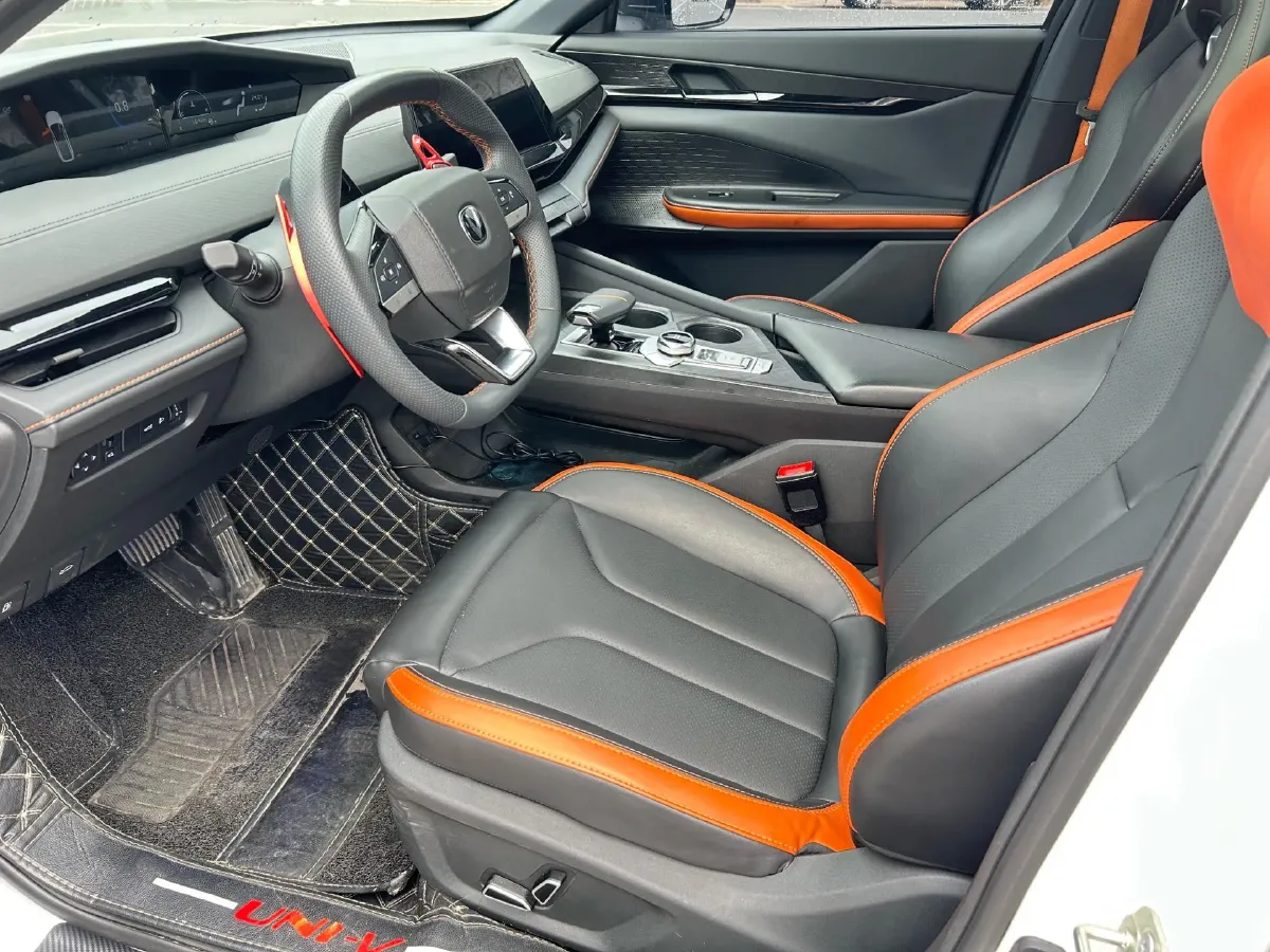 2023 ChangAn UNI-V 1.5T 188HP L4 7DCT,autocango,china used car exporter,china ev exporter,chinese used car exporter,chinese used ev exporter